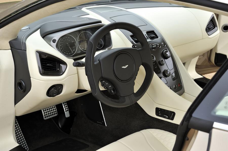 Интерьер Aston Martin Vanquish 2012 года  (WW) (фото 66 из 167)